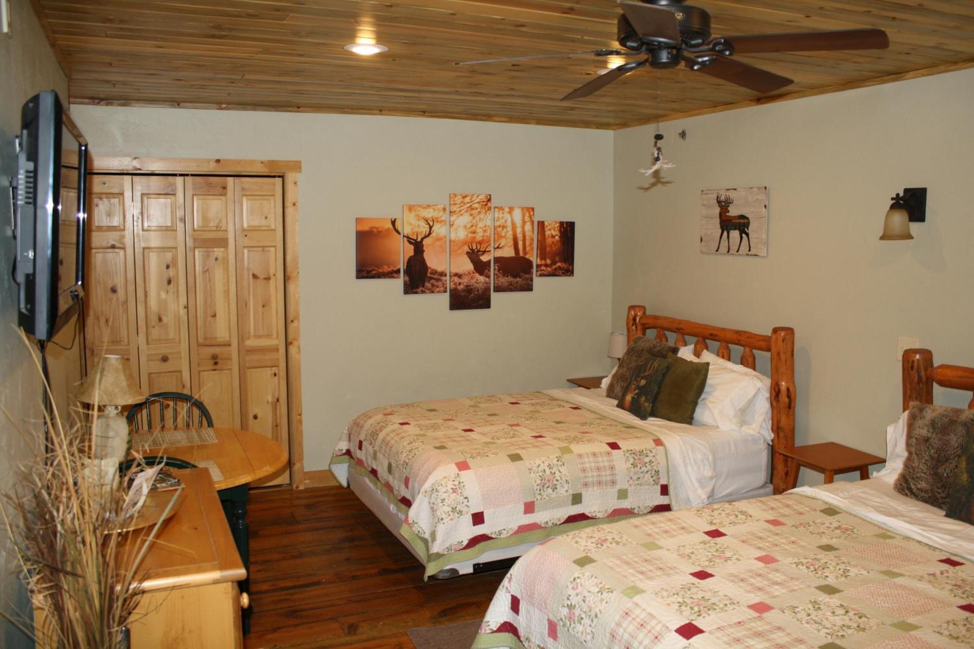 Wapiti Lodge Room photo