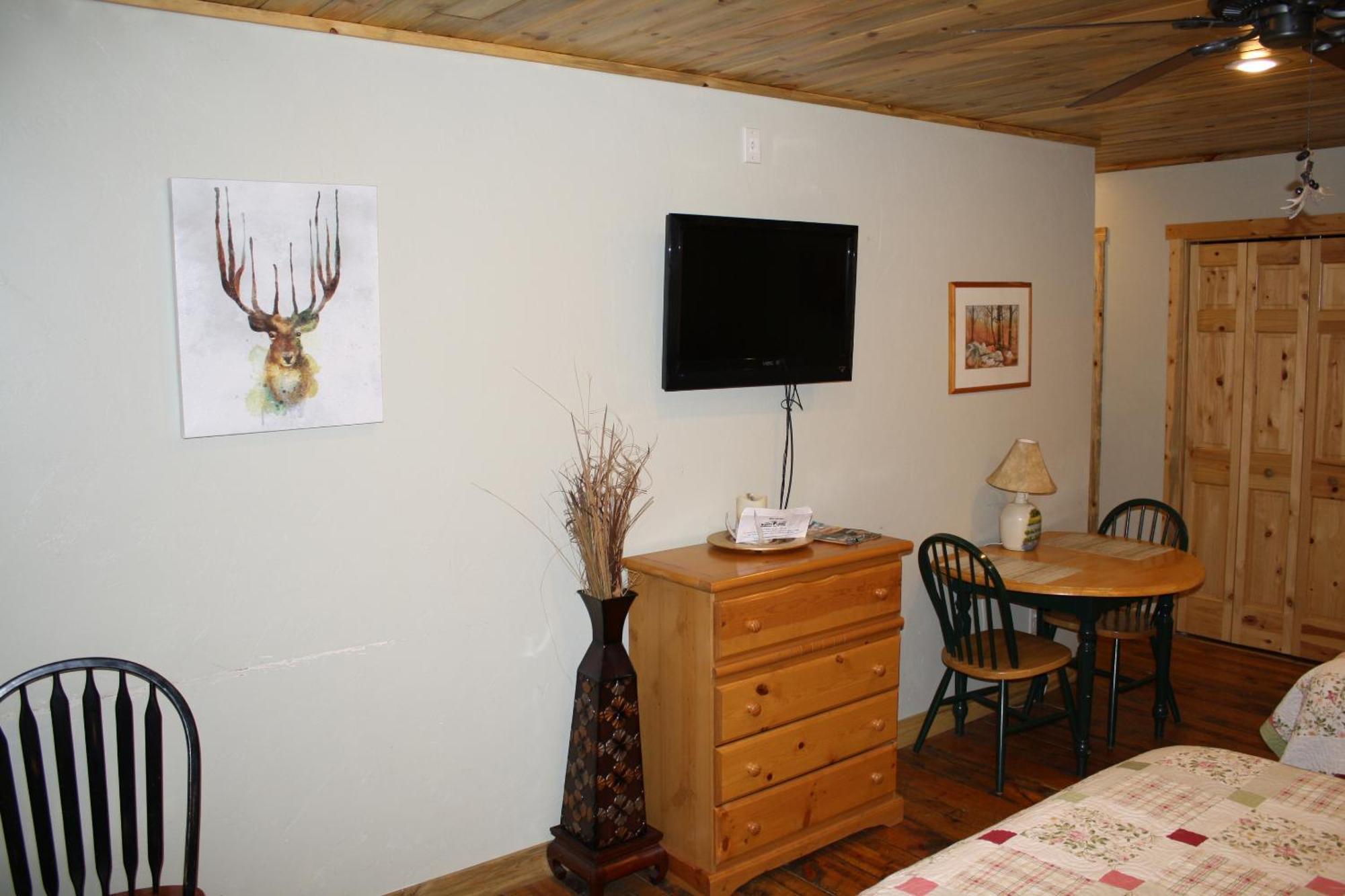 Wapiti Lodge Room photo