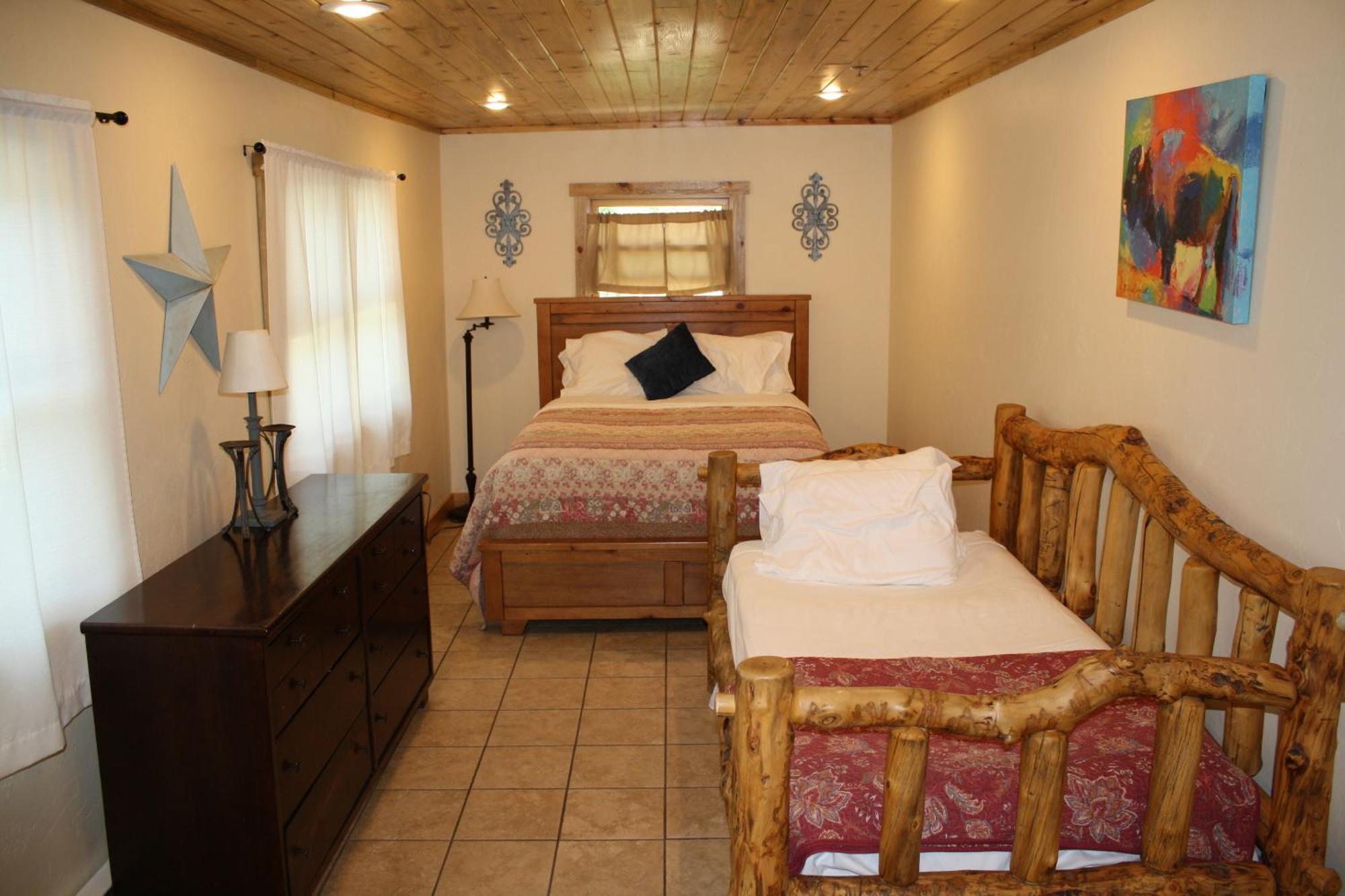 Wapiti Lodge Room photo