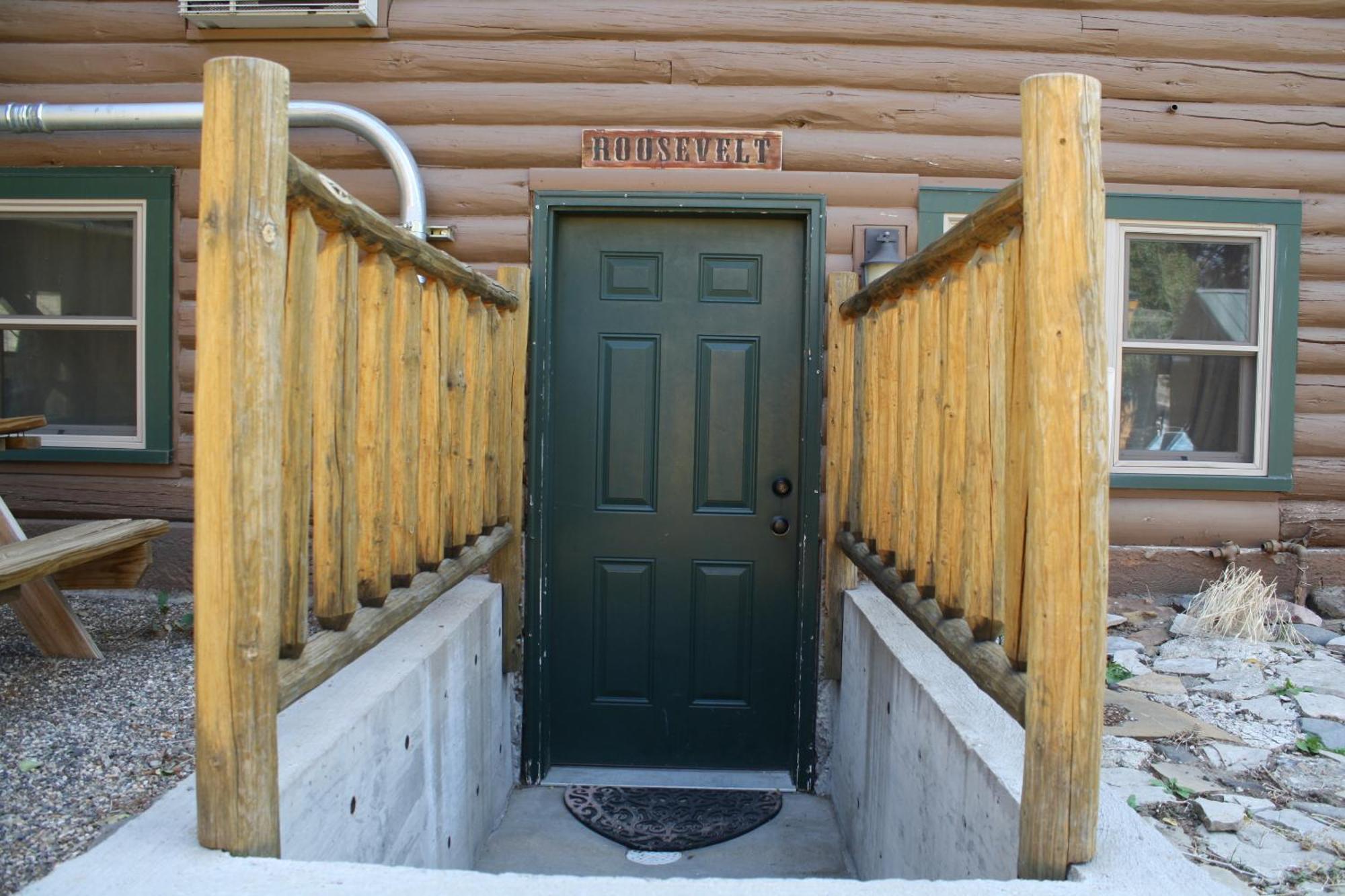 Wapiti Lodge Room photo